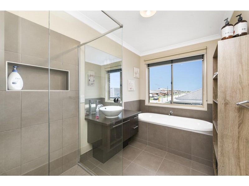 39 Dusseldorp Avenue, Pakenham VIC 3810