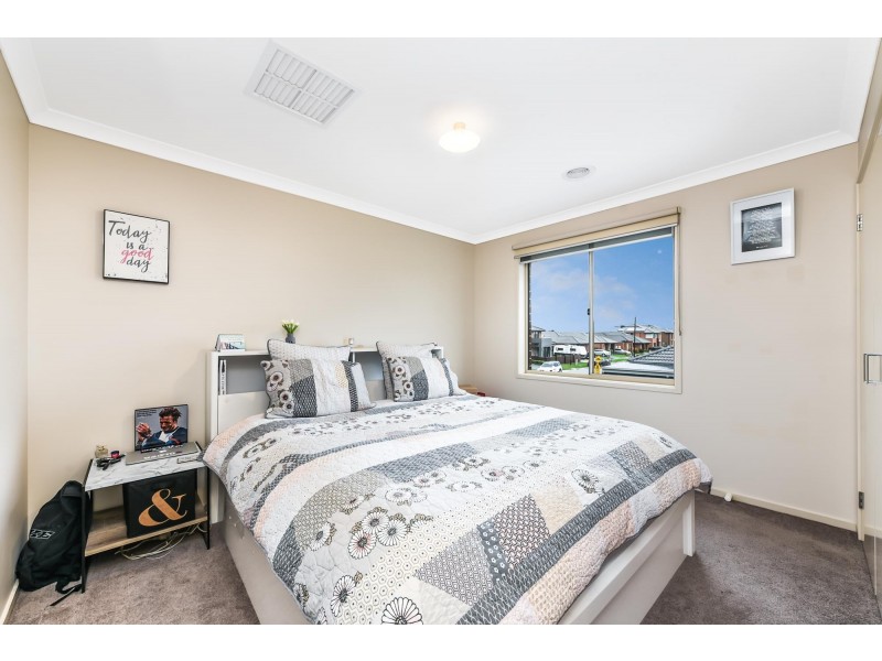 39 Dusseldorp Avenue, Pakenham VIC 3810