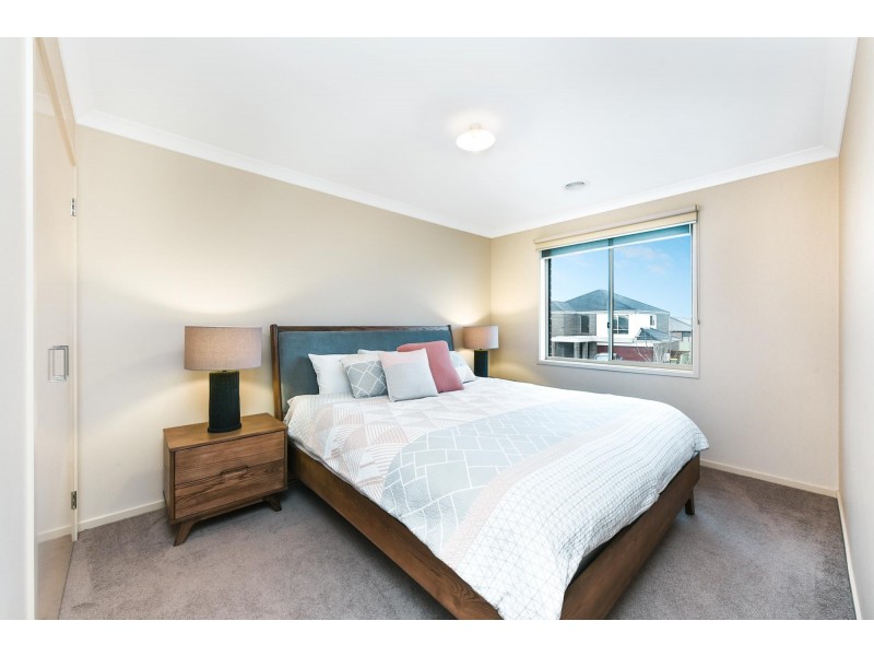 39 Dusseldorp Avenue, Pakenham VIC 3810