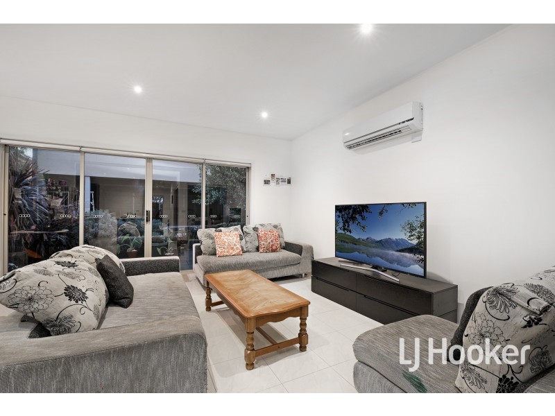 16 Dealbata Lane, Pakenham VIC 3810