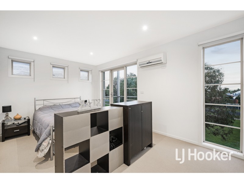 16 Dealbata Lane, Pakenham VIC 3810