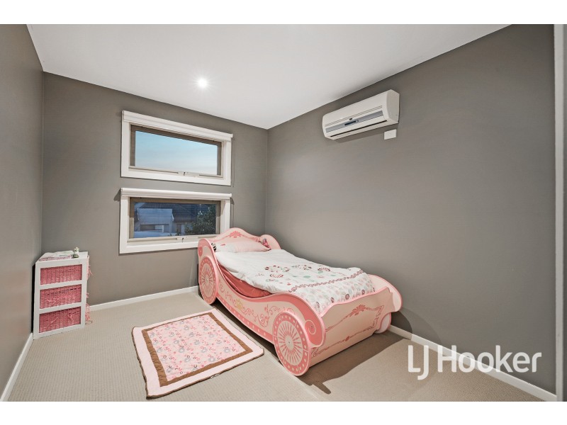 16 Dealbata Lane, Pakenham VIC 3810