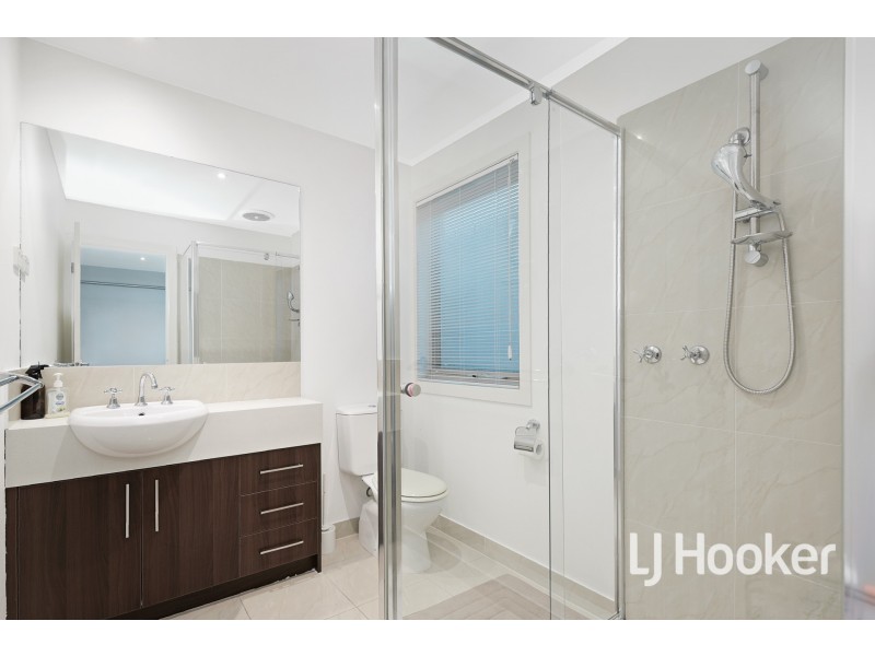 16 Dealbata Lane, Pakenham VIC 3810