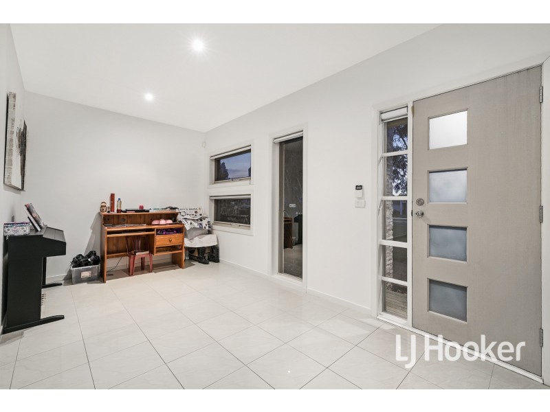 16 Dealbata Lane, Pakenham VIC 3810