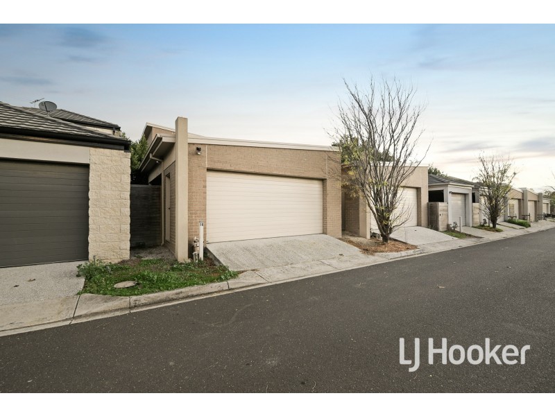 16 Dealbata Lane, Pakenham VIC 3810