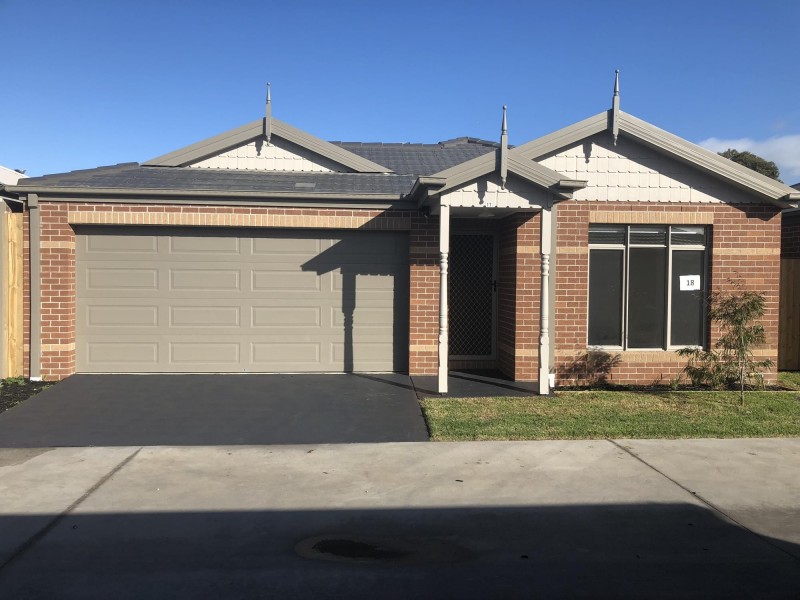 17 Quinella Way, Pakenham VIC 3810