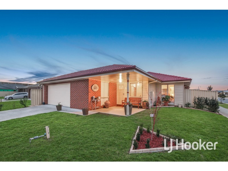 55 Blue Horizons Way, Pakenham VIC 3810