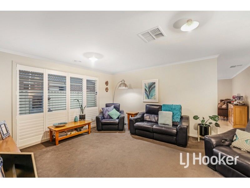 55 Blue Horizons Way, Pakenham VIC 3810