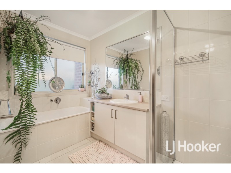 55 Blue Horizons Way, Pakenham VIC 3810