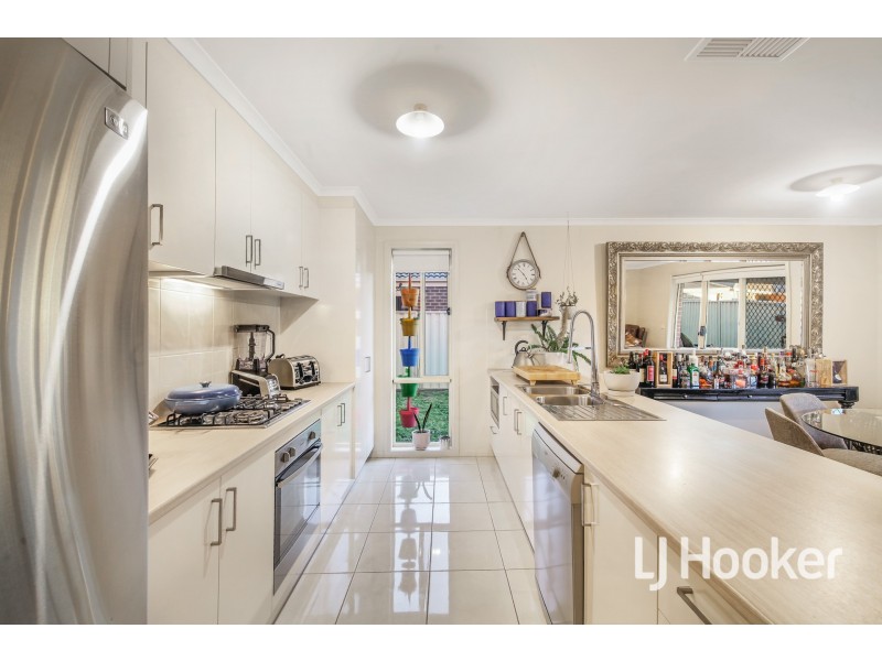 55 Blue Horizons Way, Pakenham VIC 3810