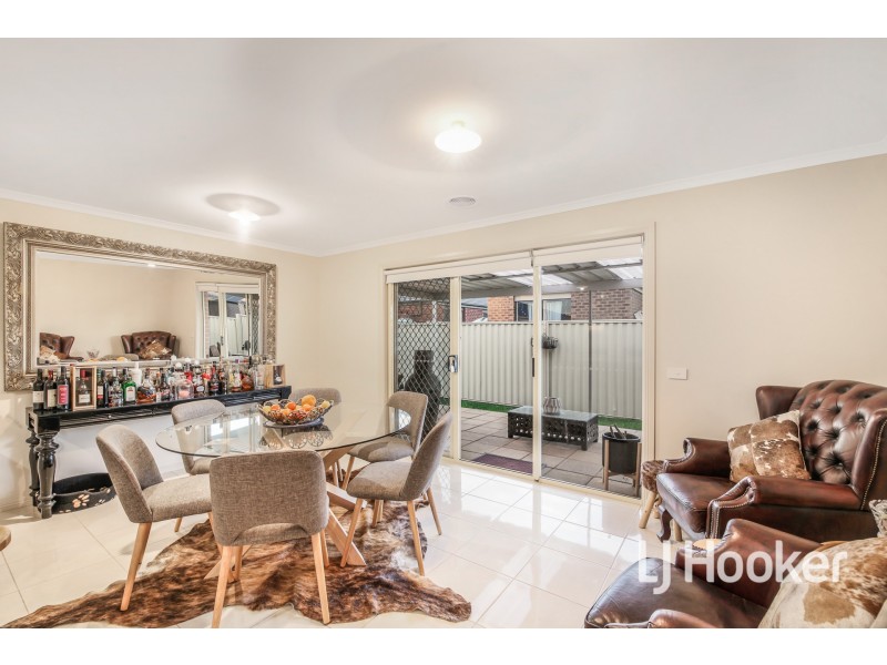 55 Blue Horizons Way, Pakenham VIC 3810