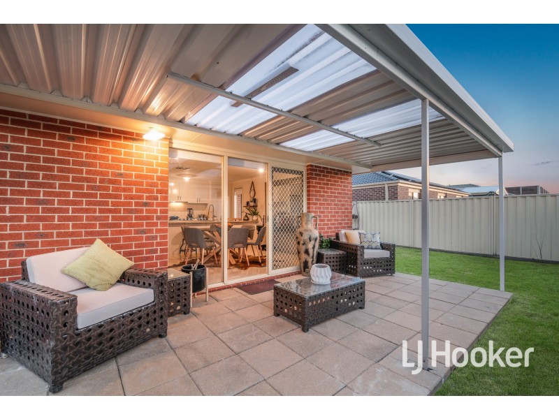 55 Blue Horizons Way, Pakenham VIC 3810