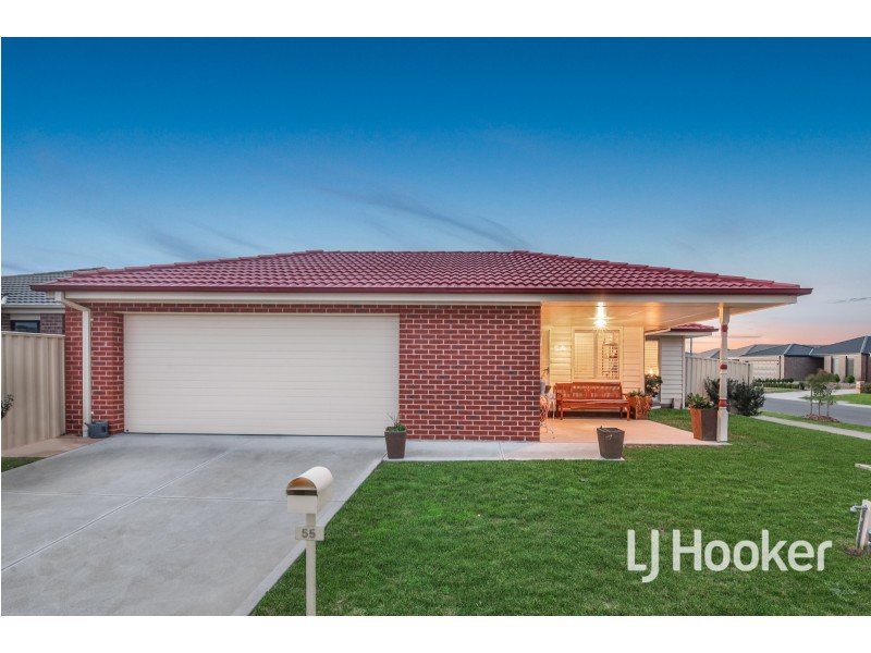 55 Blue Horizons Way, Pakenham VIC 3810