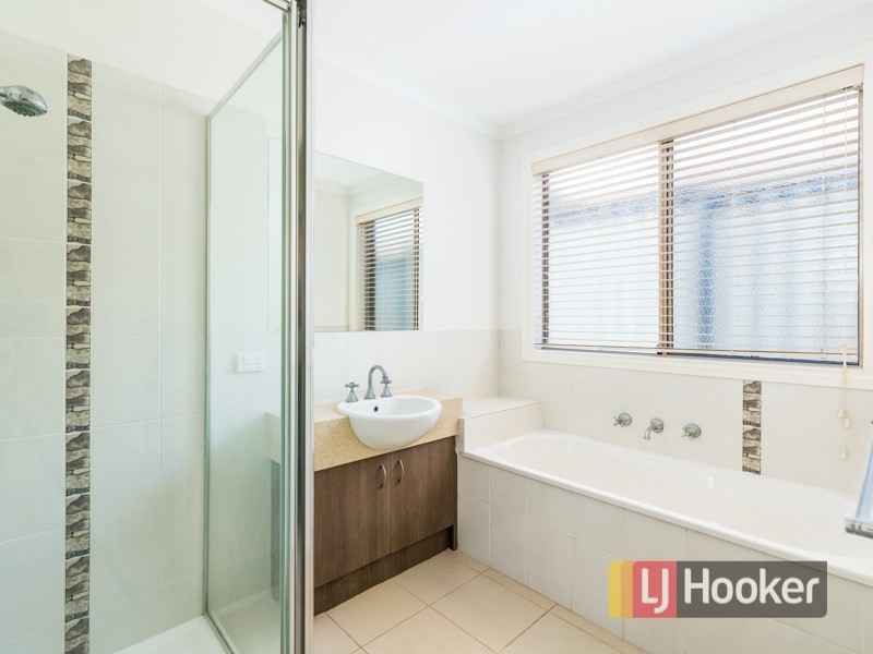 11 Caspian Chase, Pakenham VIC 3810