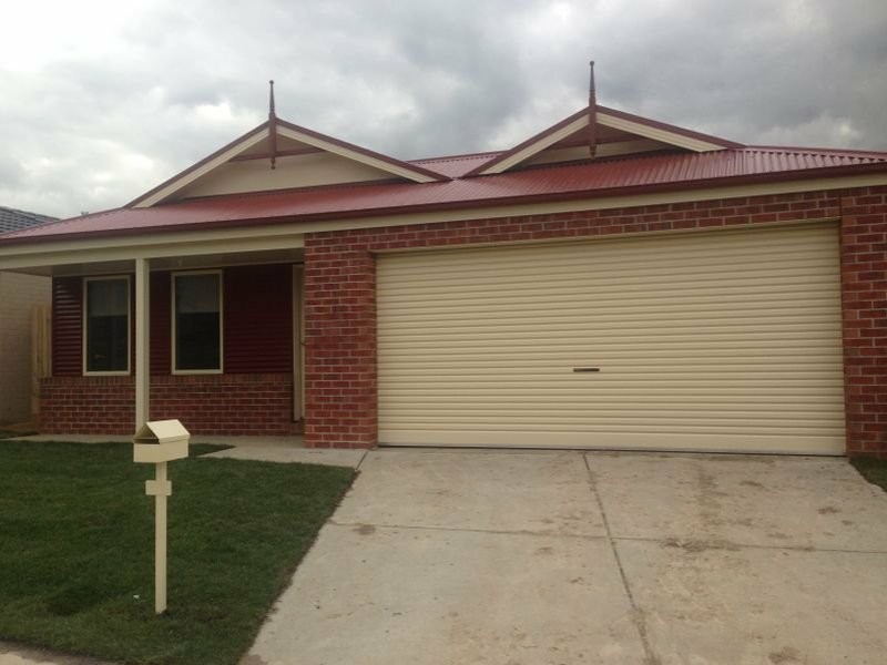 5 Tribuzi Close, Pakenham VIC 3810