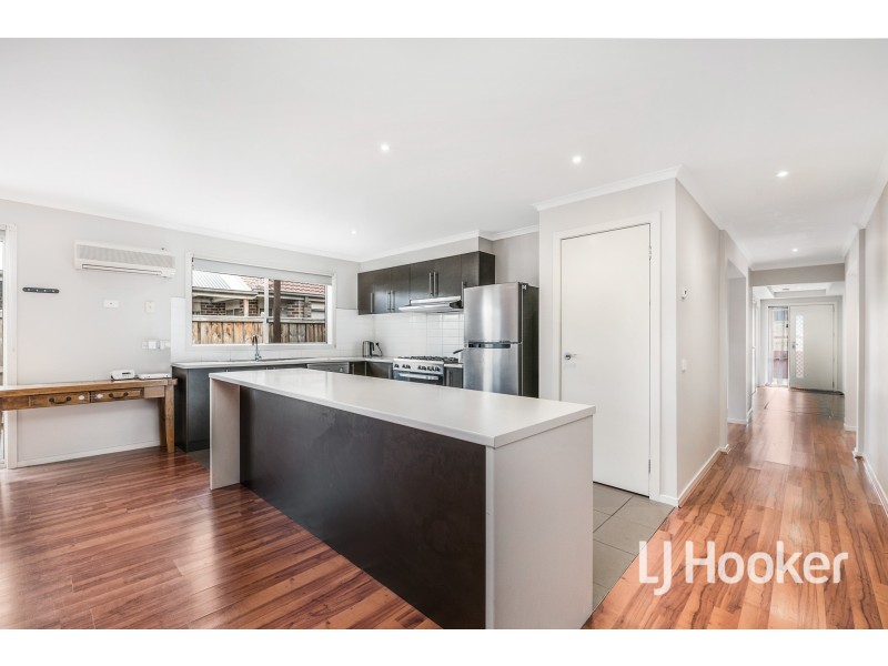 16 Tipperary Circuit, Pakenham VIC 3810