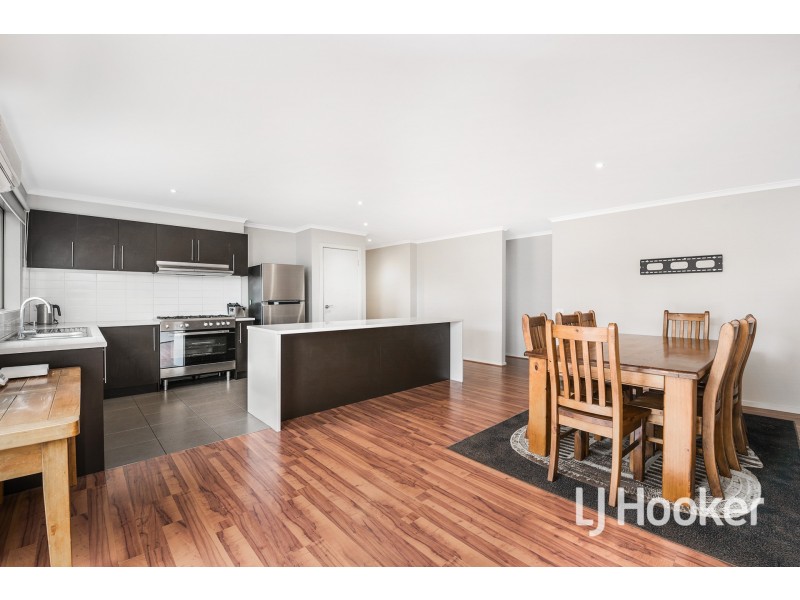 16 Tipperary Circuit, Pakenham VIC 3810