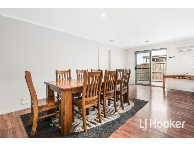 16 Tipperary Circuit, Pakenham VIC 3810