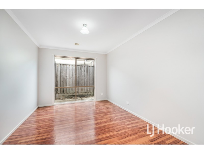 16 Tipperary Circuit, Pakenham VIC 3810