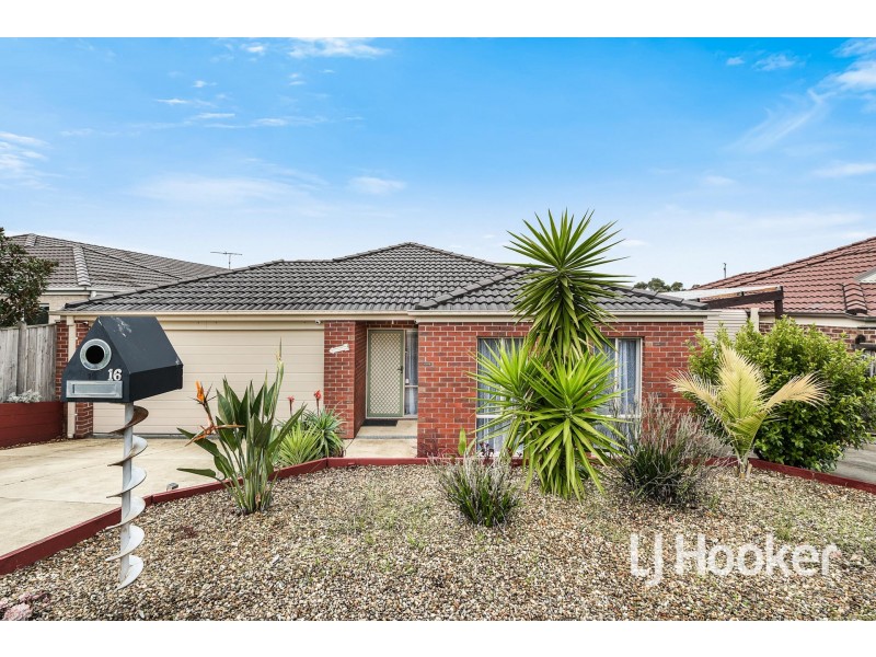 16 Tipperary Circuit, Pakenham VIC 3810