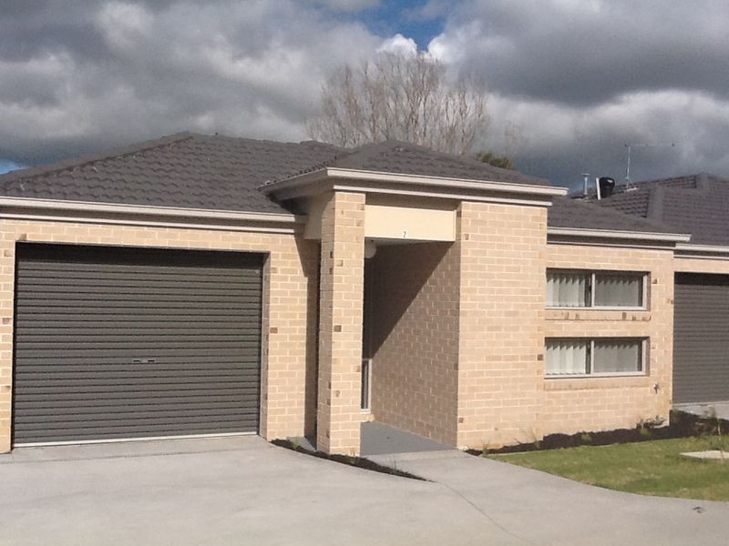 2/34 Sir Thomas Drive, Pakenham VIC 3810