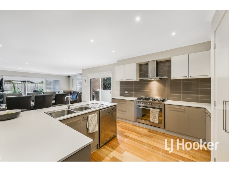 54 Irving Road, Pakenham VIC 3810