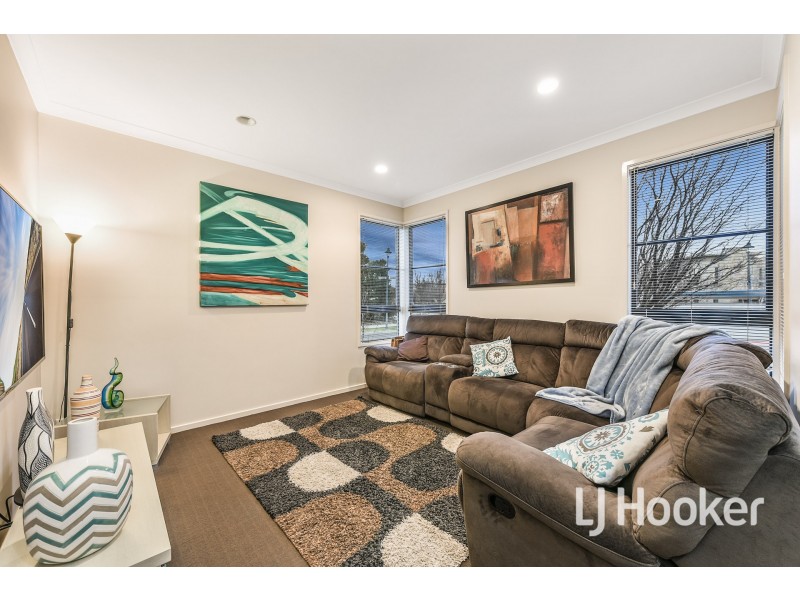 2 Harlesden Circuit, Pakenham VIC 3810