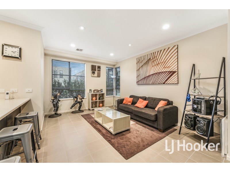 2 Harlesden Circuit, Pakenham VIC 3810
