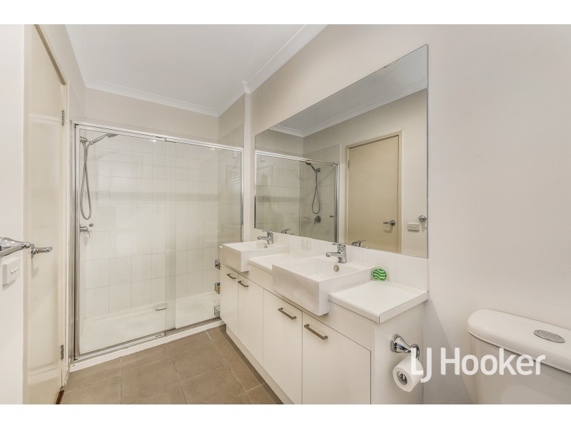 2 Harlesden Circuit, Pakenham VIC 3810