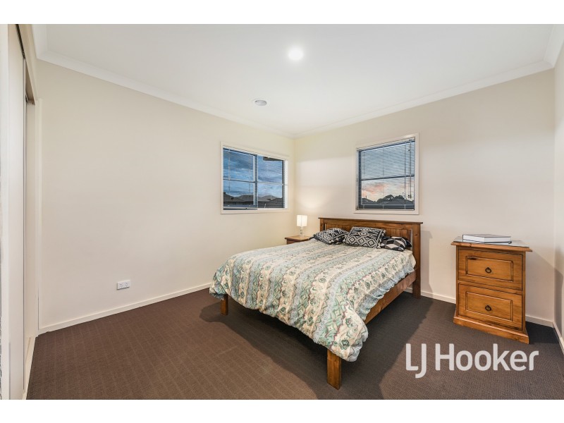 2 Harlesden Circuit, Pakenham VIC 3810