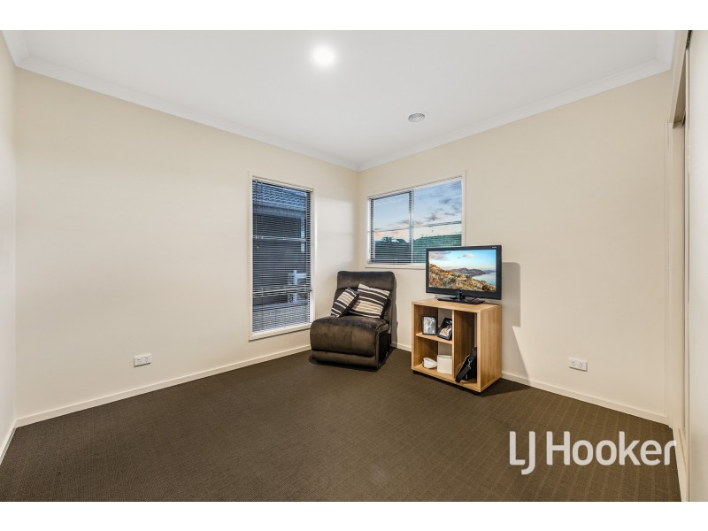 2 Harlesden Circuit, Pakenham VIC 3810