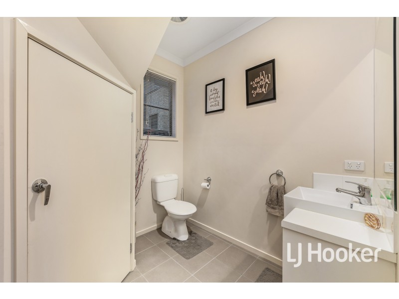 2 Harlesden Circuit, Pakenham VIC 3810