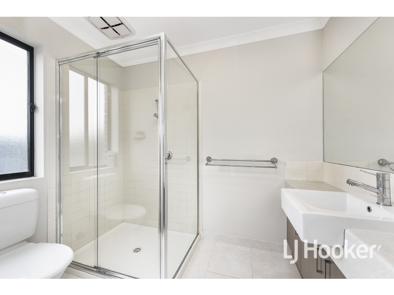 25 Botham Crescent, Pakenham VIC 3810