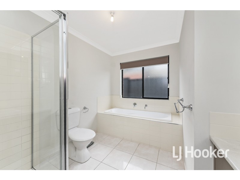 25 Botham Crescent, Pakenham VIC 3810