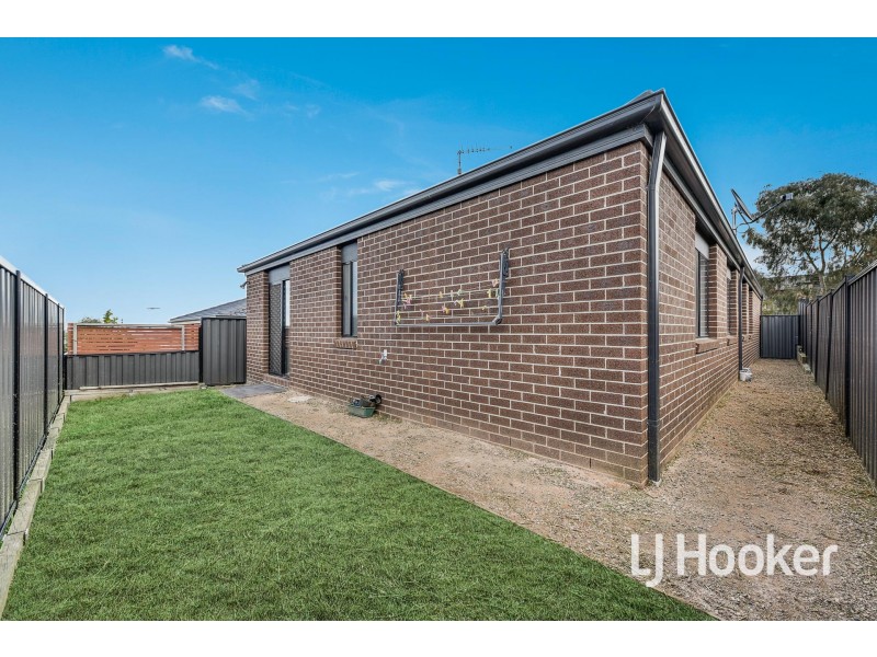 25 Botham Crescent, Pakenham VIC 3810
