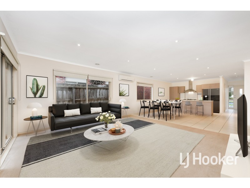 34 Sandalwood Drive, Pakenham VIC 3810