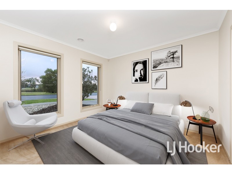 34 Sandalwood Drive, Pakenham VIC 3810