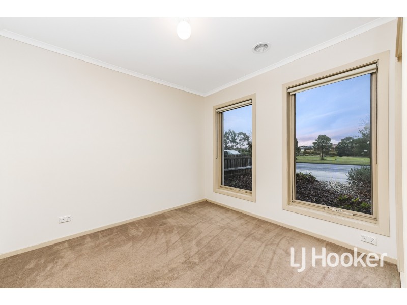 34 Sandalwood Drive, Pakenham VIC 3810