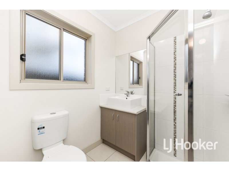 34 Sandalwood Drive, Pakenham VIC 3810