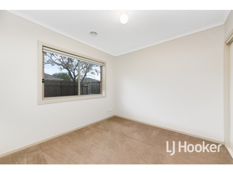 34 Sandalwood Drive, Pakenham VIC 3810