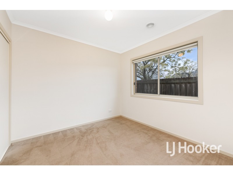 34 Sandalwood Drive, Pakenham VIC 3810