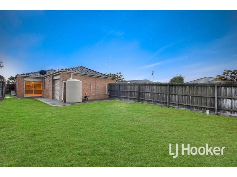 34 Sandalwood Drive, Pakenham VIC 3810