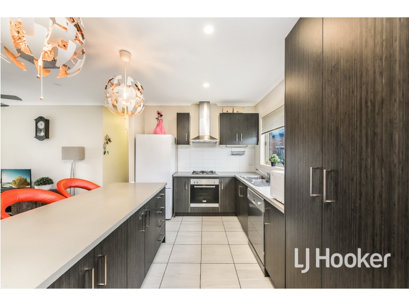 13 Young Street, Pakenham VIC 3810