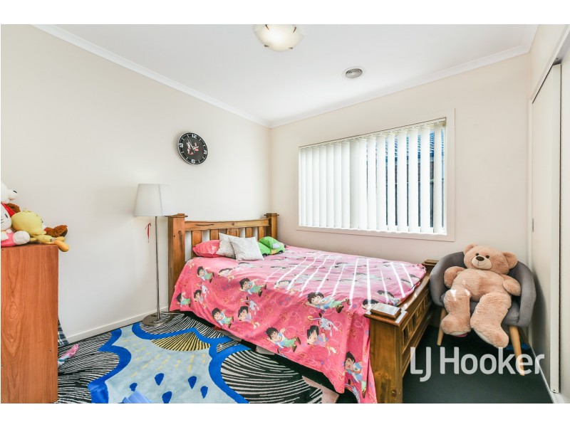 13 Young Street, Pakenham VIC 3810