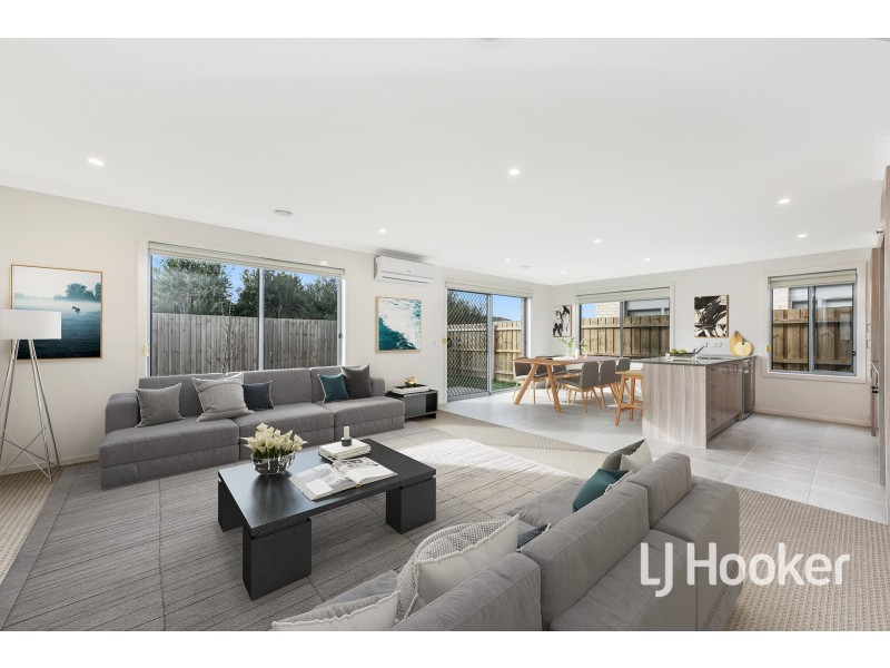 26 Quinella Way, Pakenham VIC 3810