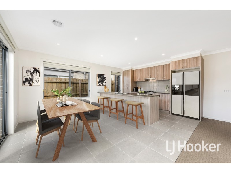 26 Quinella Way, Pakenham VIC 3810