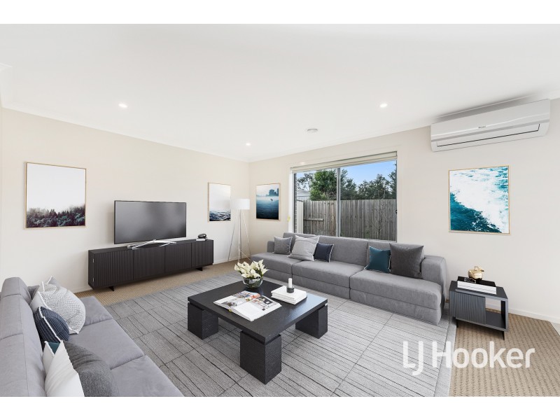 26 Quinella Way, Pakenham VIC 3810