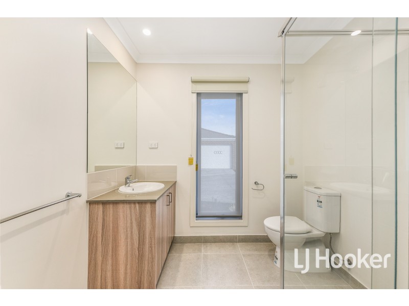 26 Quinella Way, Pakenham VIC 3810