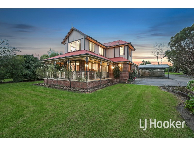 4 Meeking Drive, Pakenham VIC 3810