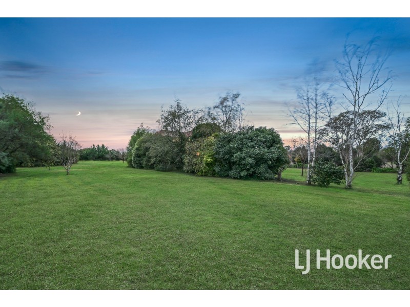 4 Meeking Drive, Pakenham VIC 3810